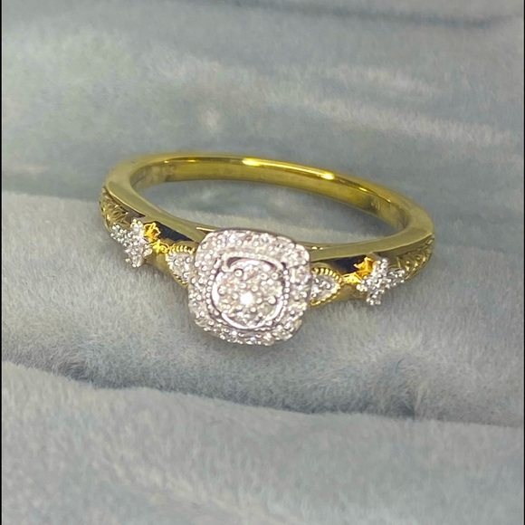 Vintage Diamond Cluster Engagement Ring - Picture 1 of 17